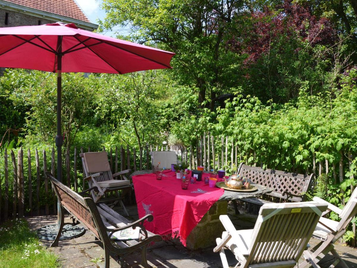 Enchanting Cottage With Terrace Garden Hamoir Kültér fotó