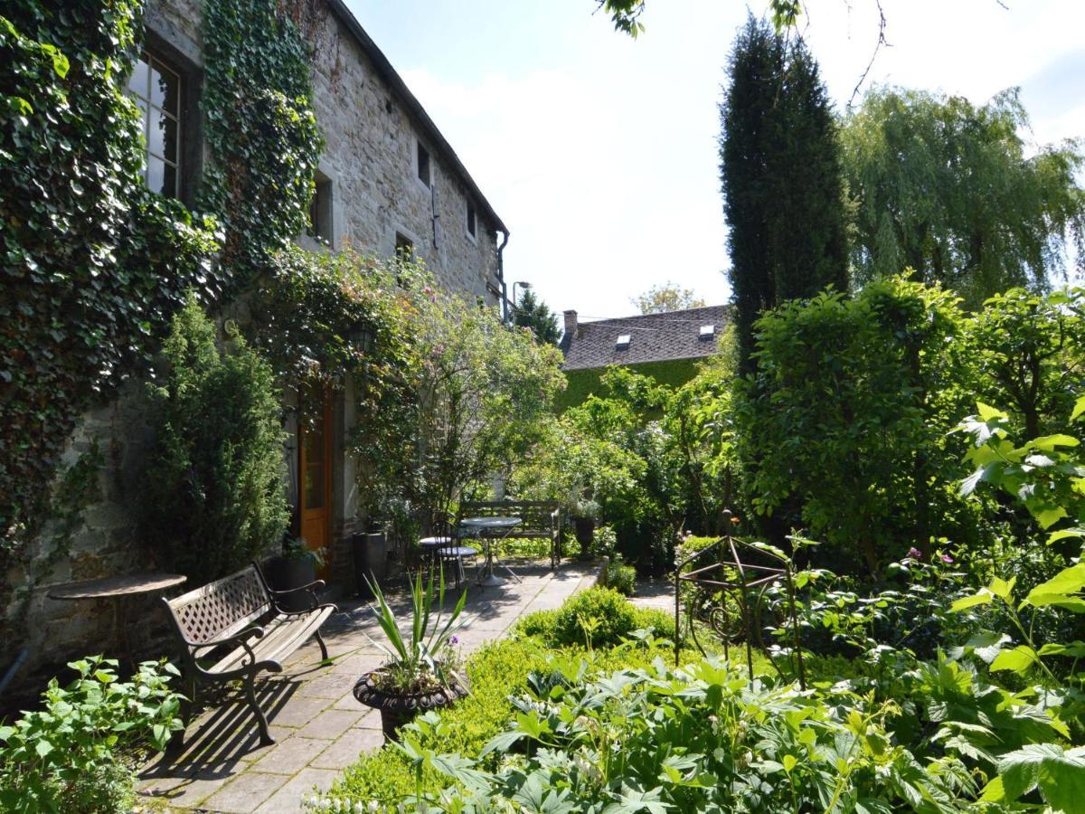 Enchanting Cottage With Terrace Garden Hamoir Kültér fotó