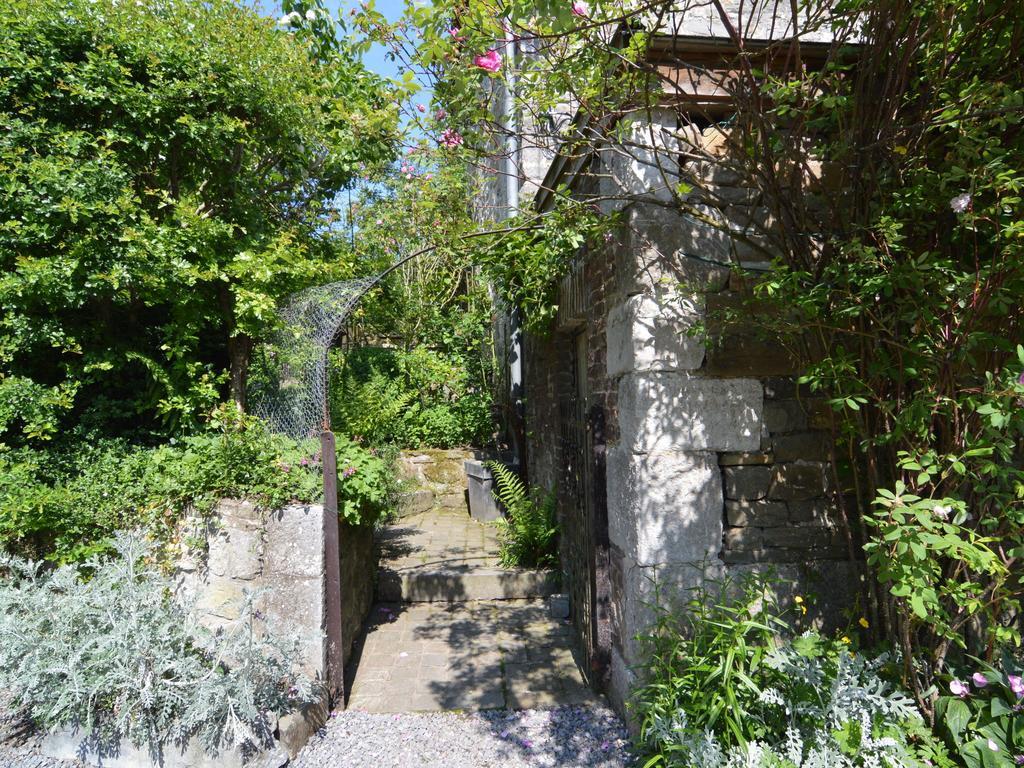 Enchanting Cottage With Terrace Garden Hamoir Kültér fotó